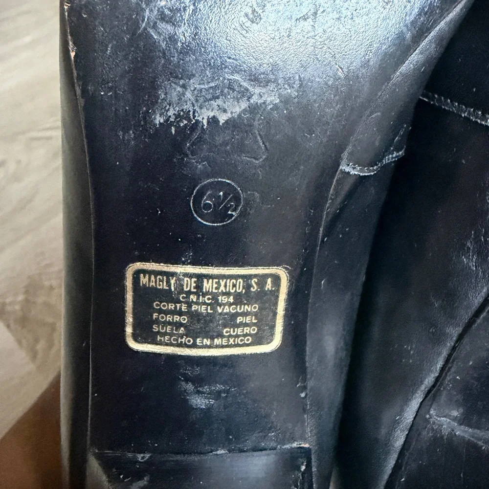Gucci Black Leather Loafers with Gold Horsebit Chain